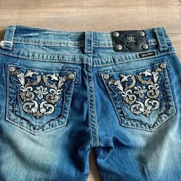 NWT Miss Me Cuffed Capri Jeans Jeweled Sz 27 - Picture 2 of 9